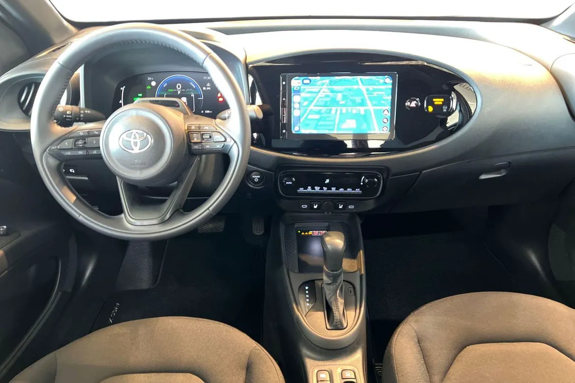Vehicle image 9
