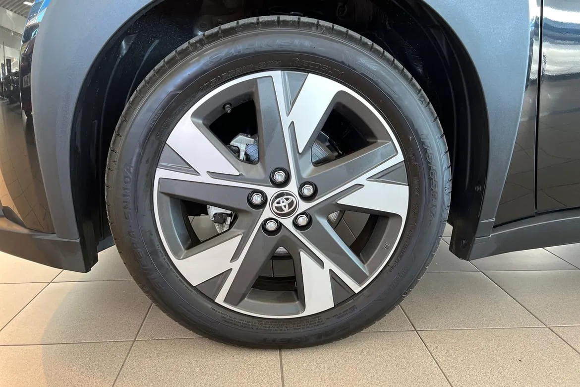 Vehicle image 16