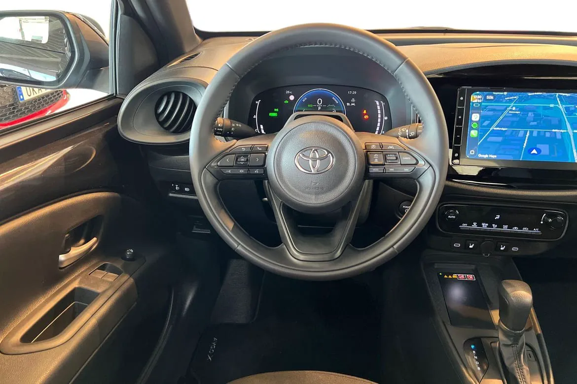 Vehicle image 10