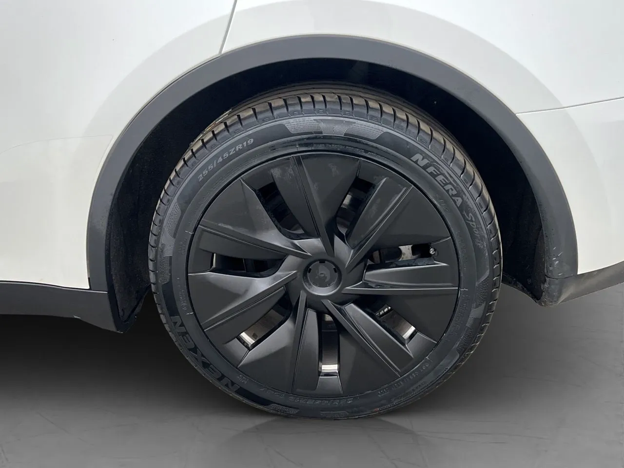 Vehicle image 32