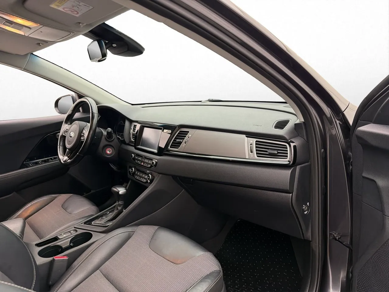 Vehicle image 25