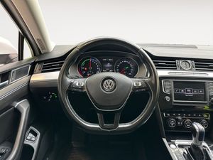 Volkswagen Passat bild 14