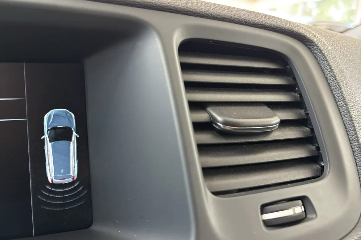 Vehicle image 18