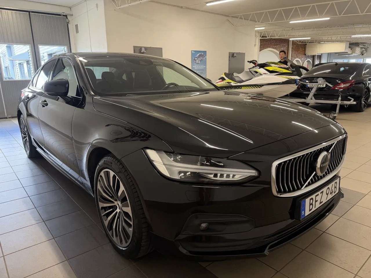 Vehicle image 5