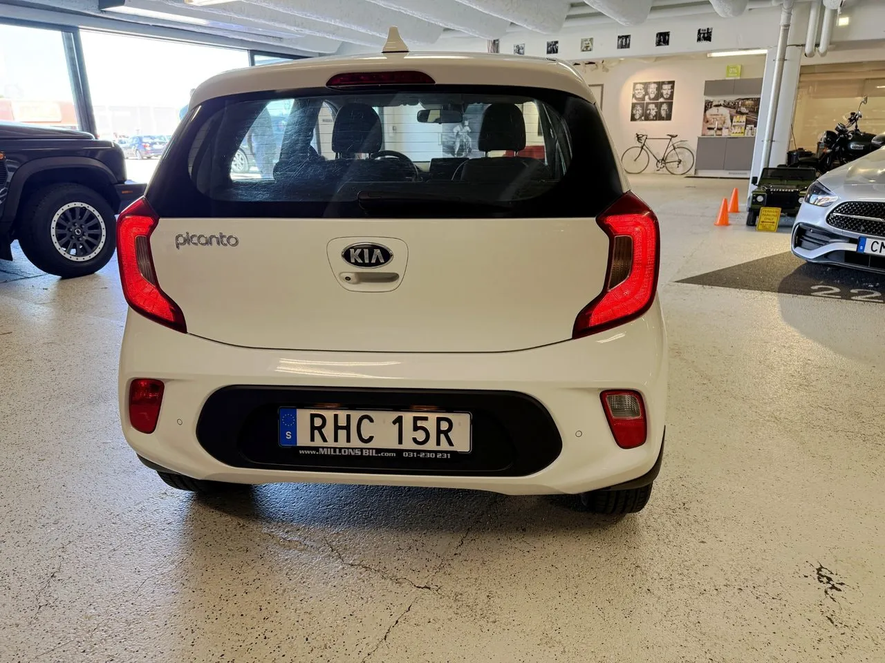 Vehicle image 7