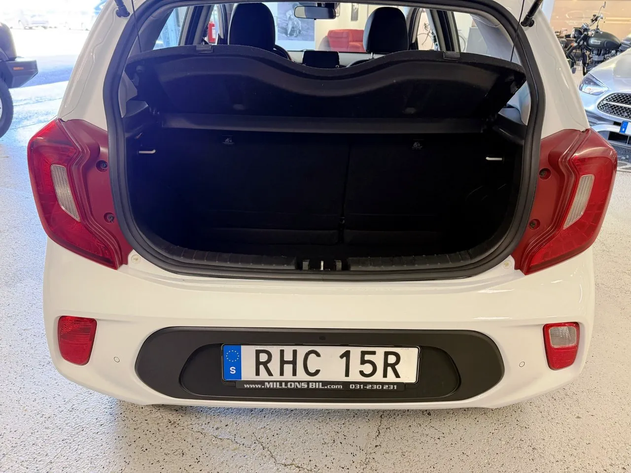 Vehicle image 18