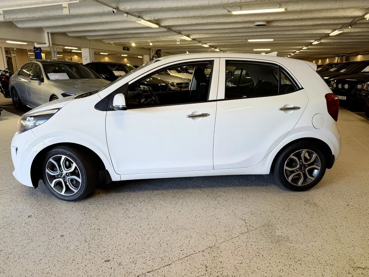 Vehicle image 5