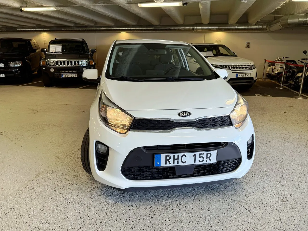Vehicle image 6