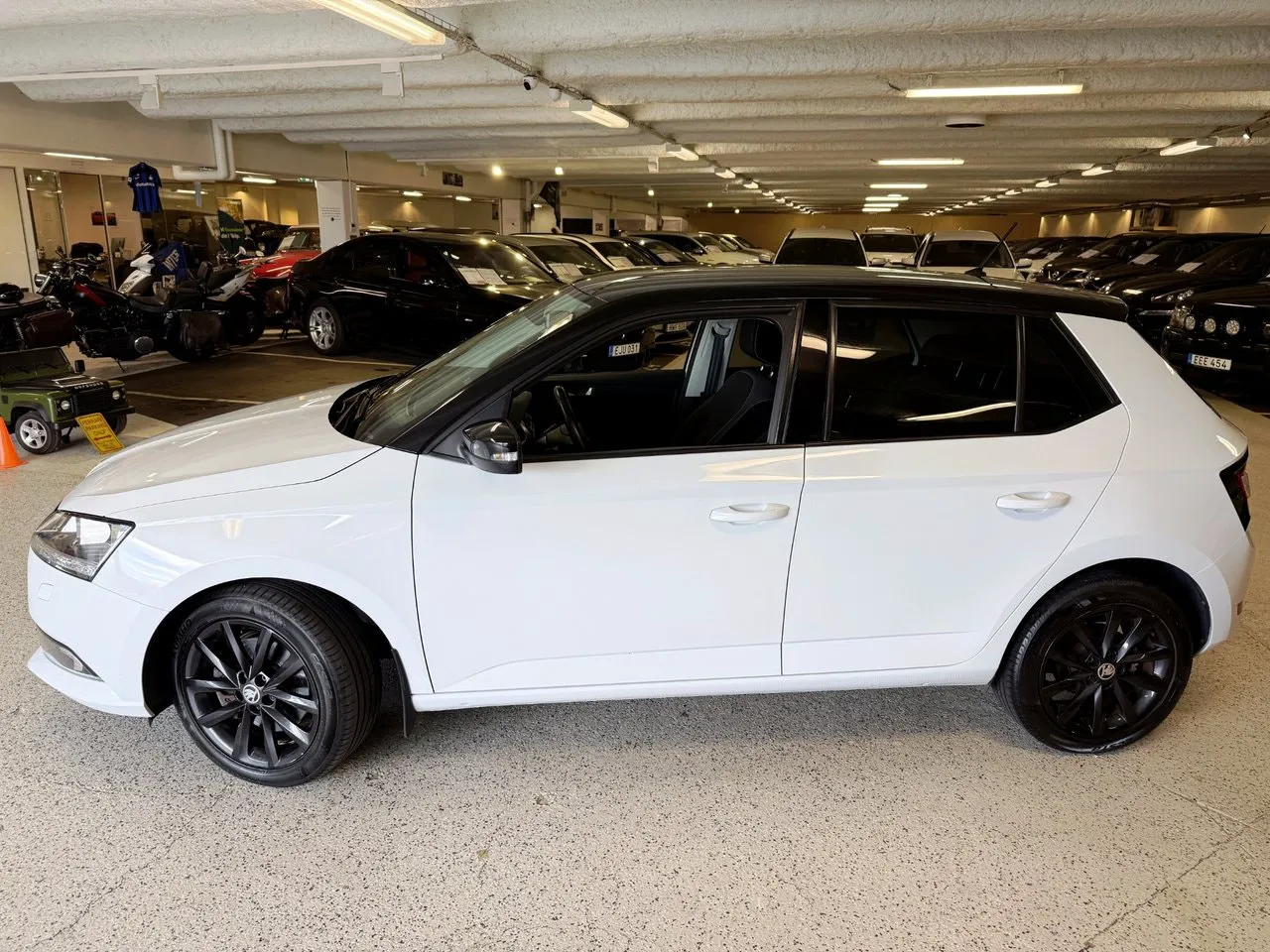 Vehicle image 5