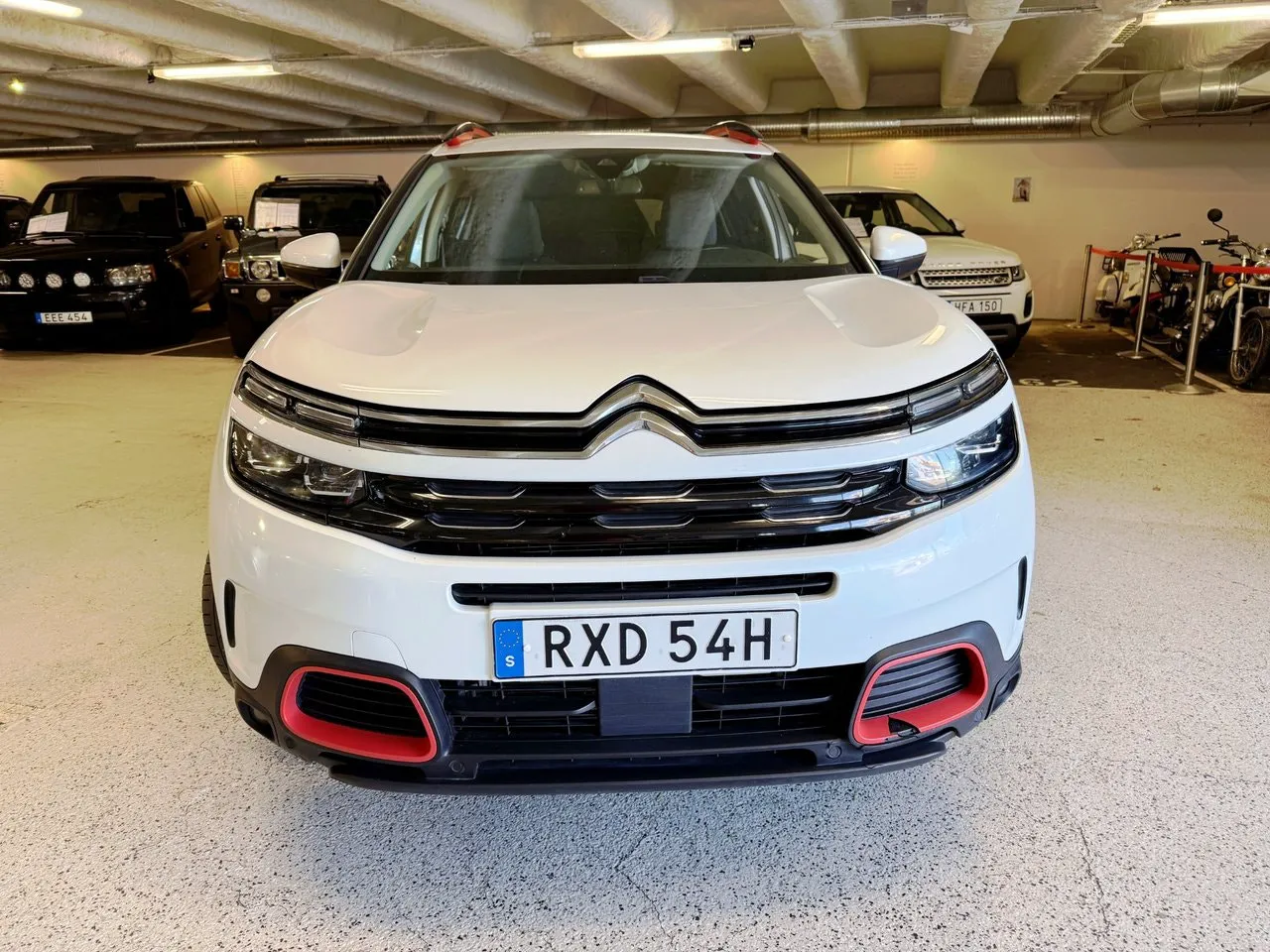 Vehicle image 15