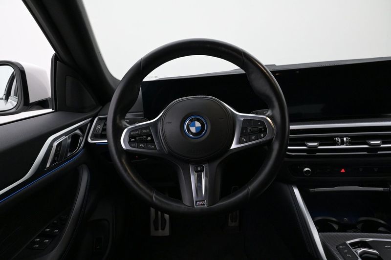 BMW i4 bild 7