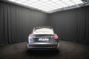 Tesla Model 3 bild 8