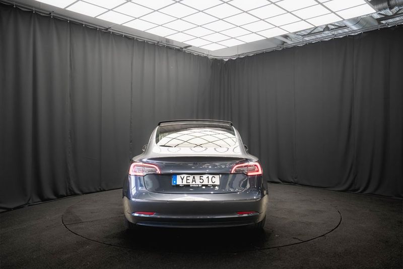 Tesla Model 3 bild 8