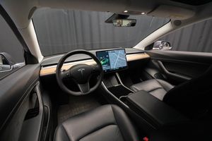 Tesla Model 3 bild 11