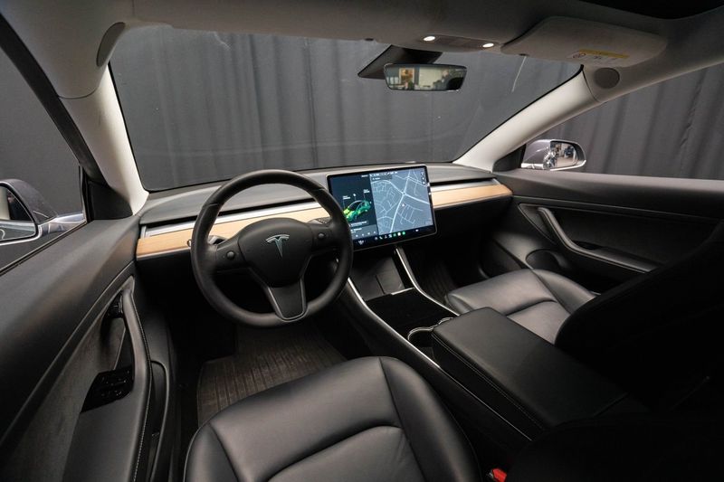 Tesla Model 3 bild 11