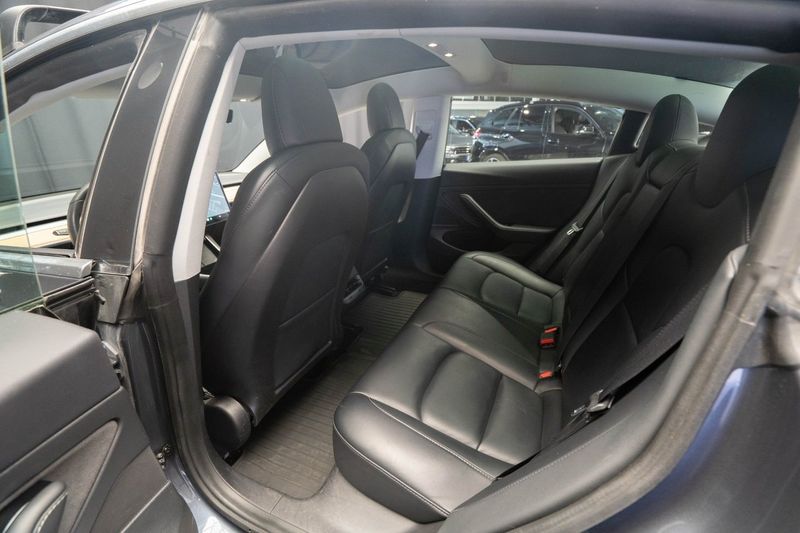 Tesla Model 3 bild 20