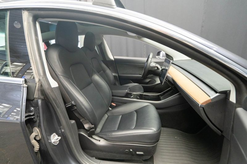 Tesla Model 3 bild 17