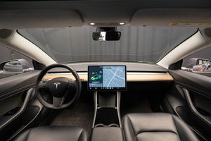 Tesla Model 3 bild 13