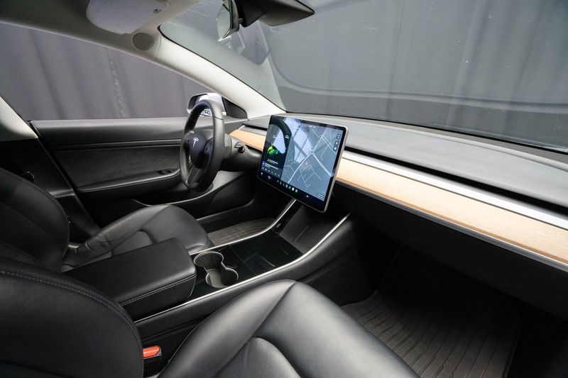 Tesla Model 3 bild 15