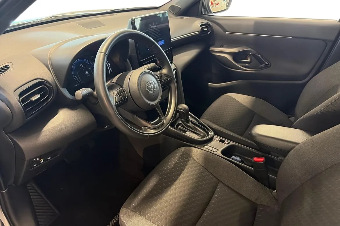 Vehicle image 10