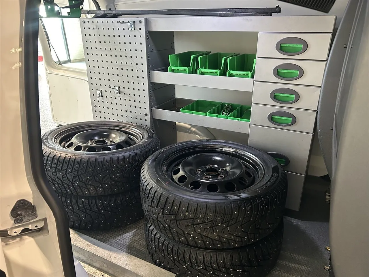 Vehicle image 16