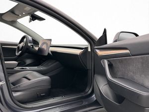 Tesla Model 3 bild 28