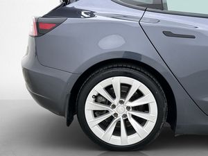 Tesla Model 3 bild 31