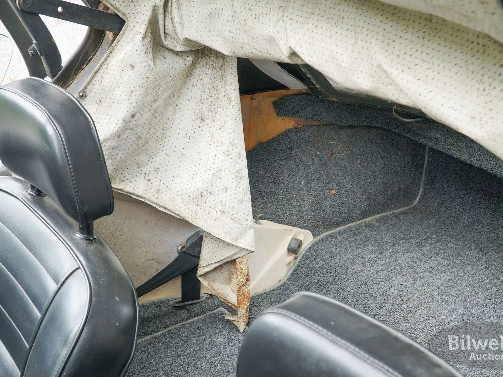 Vehicle image 32