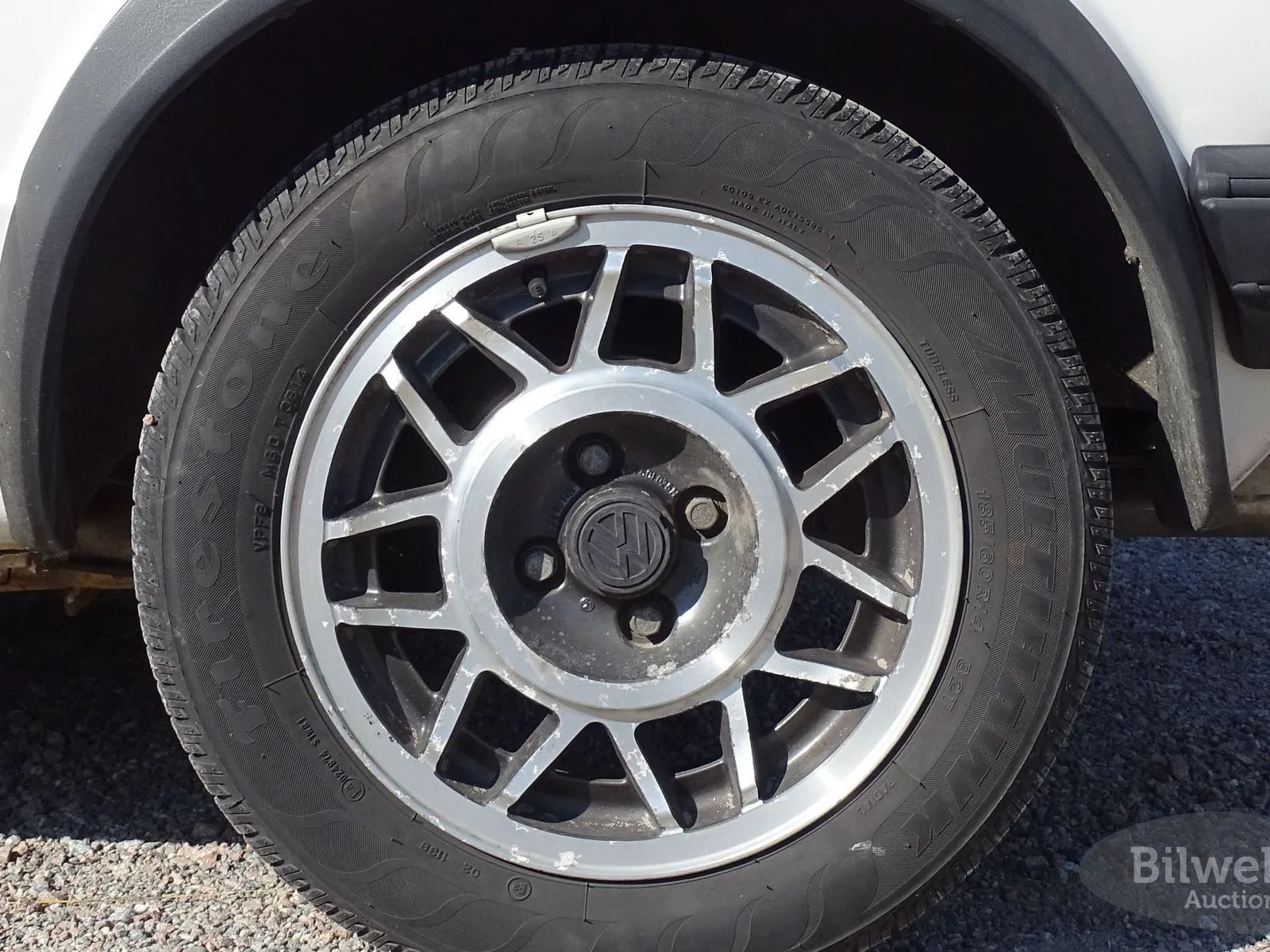 Vehicle image 16
