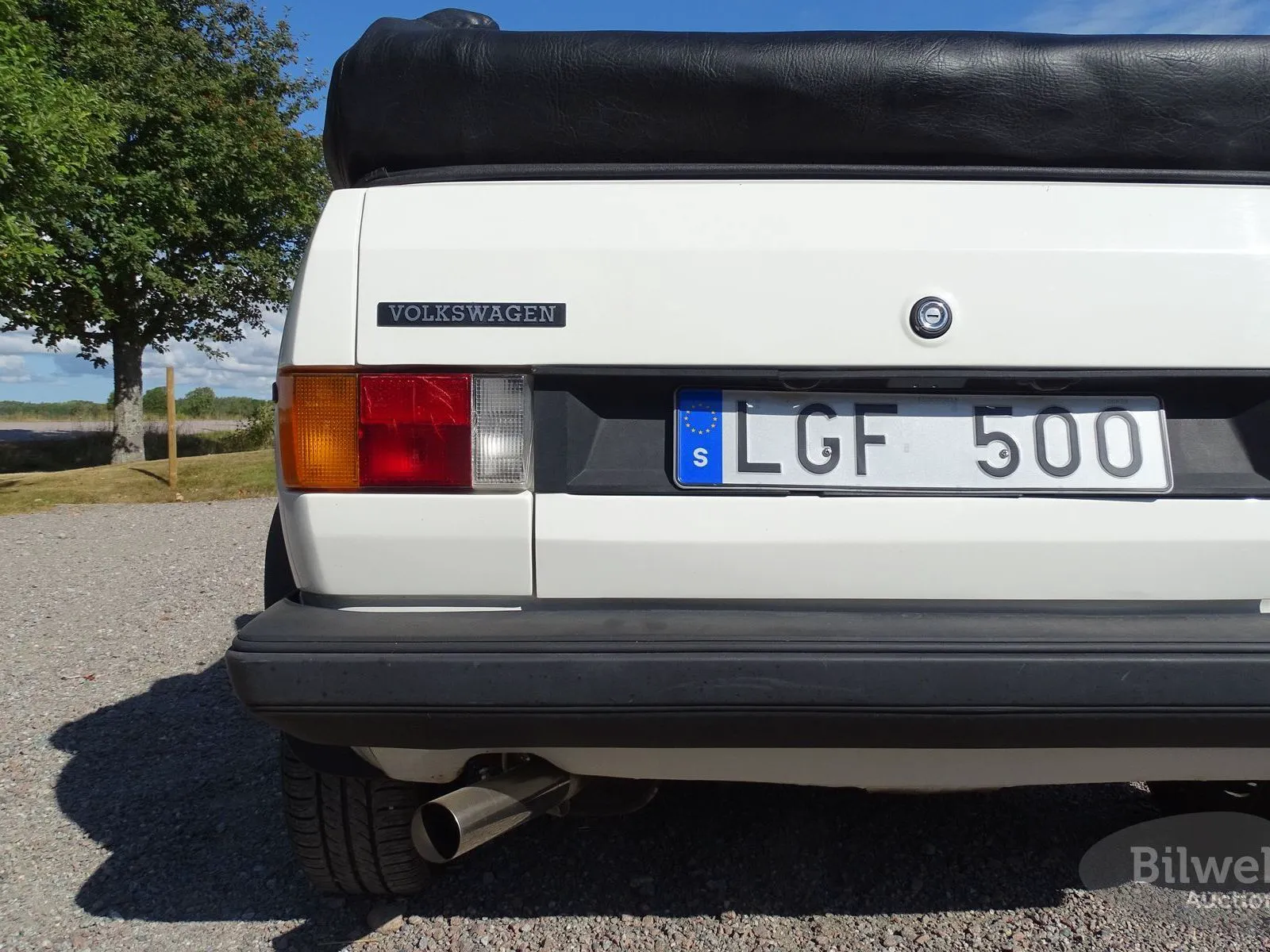 Vehicle image 24