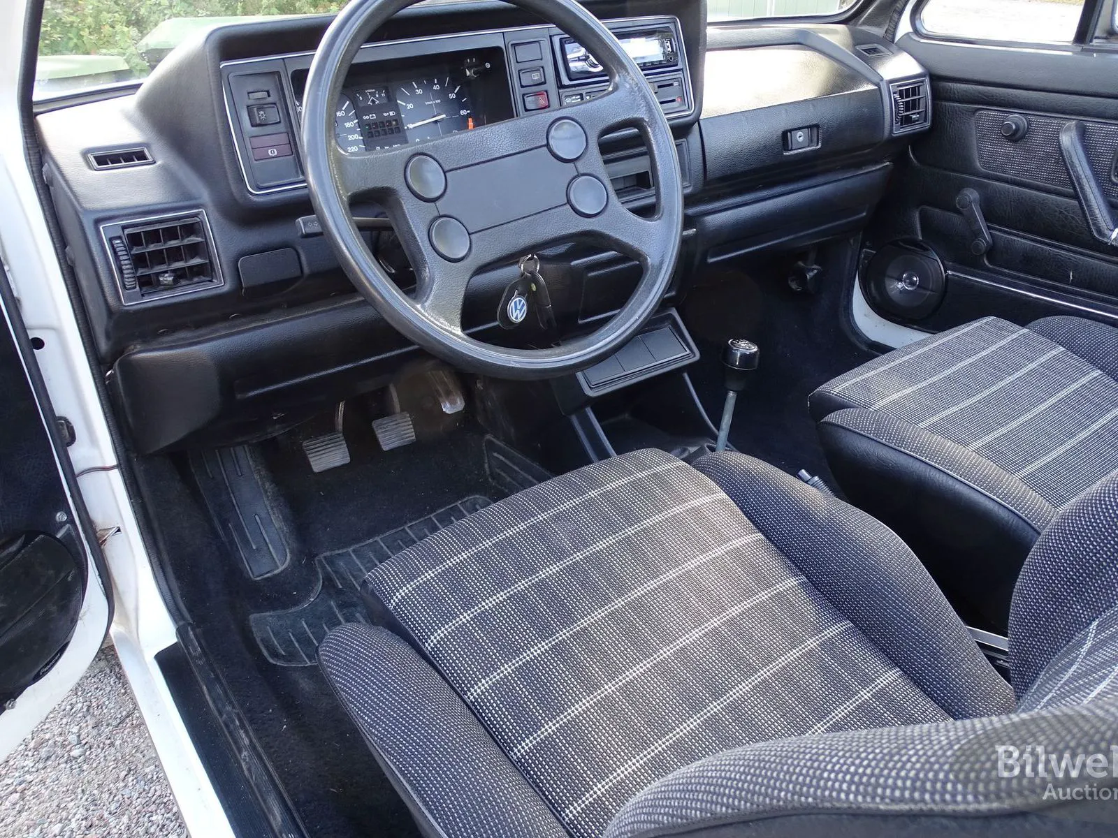 Vehicle image 30