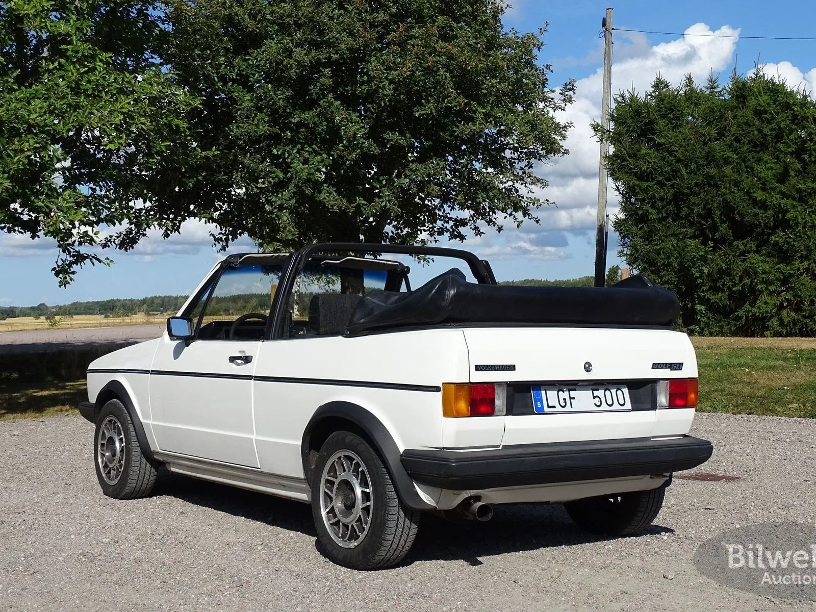 Vehicle image 26