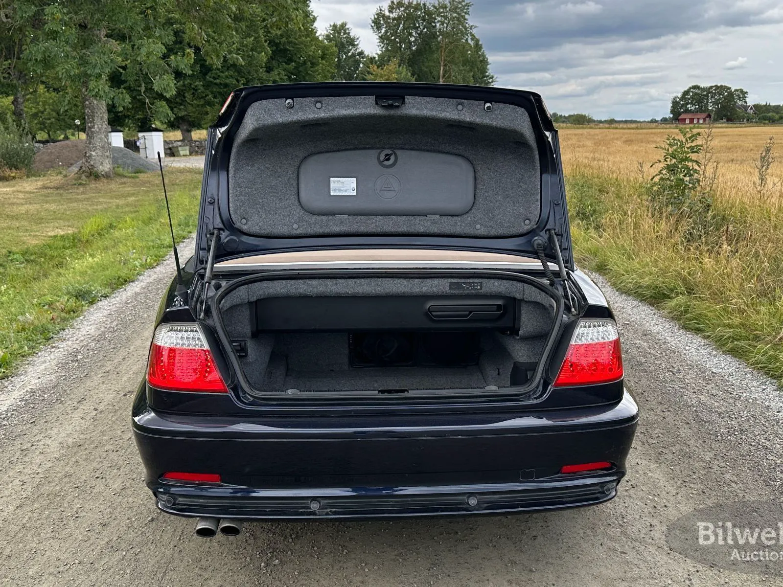 Vehicle image 27