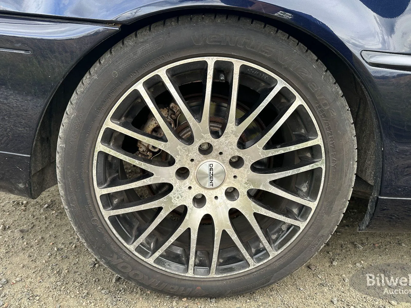 Vehicle image 14