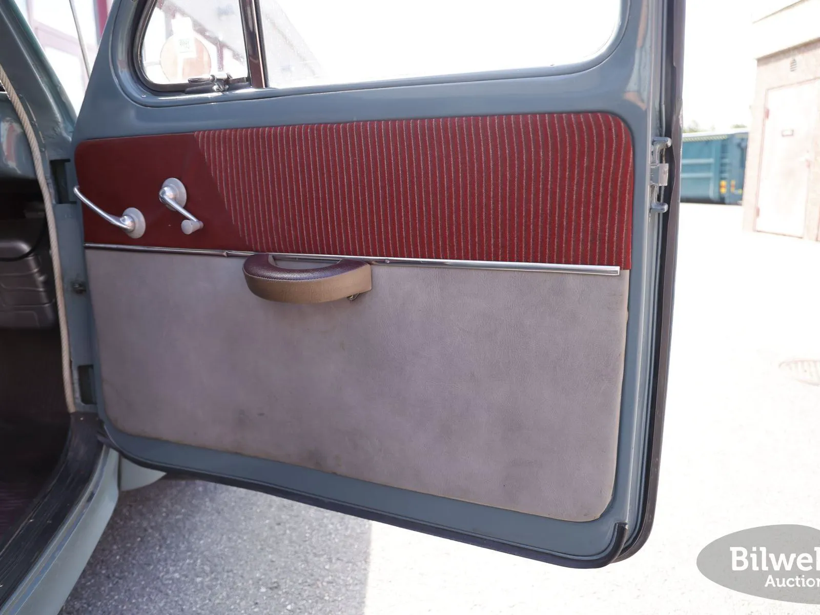 Vehicle image 44