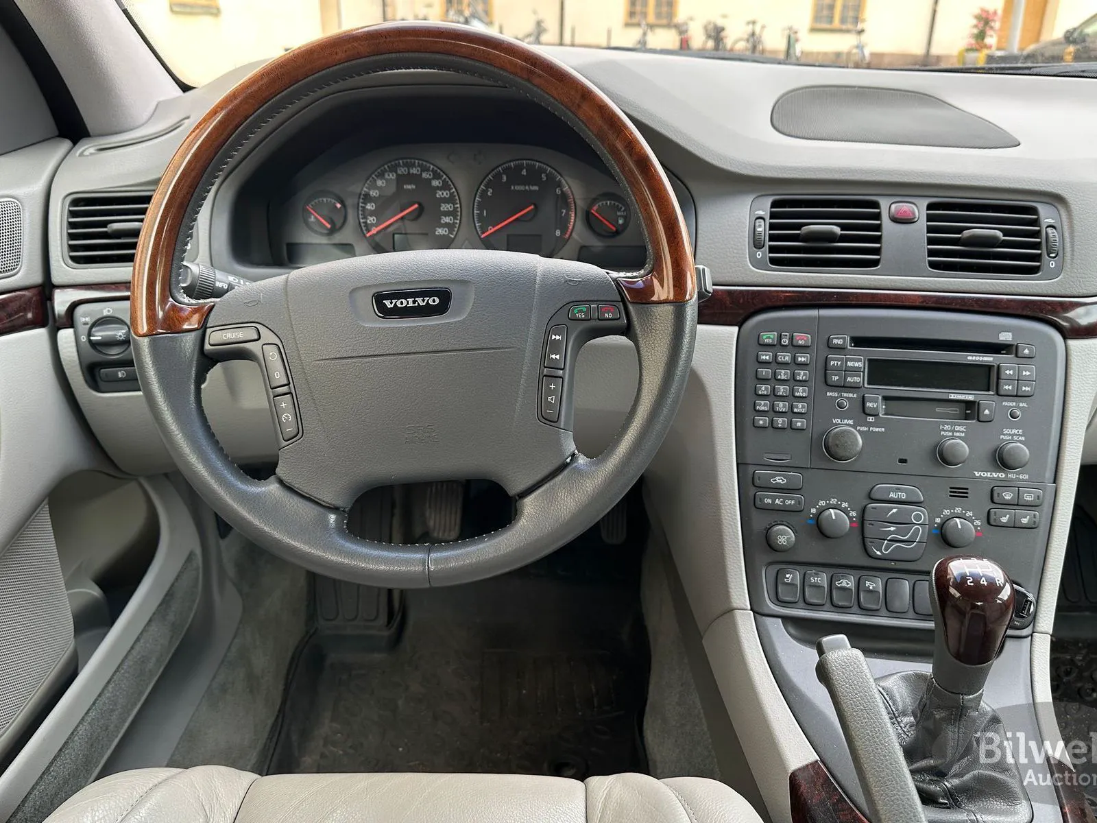 Vehicle image 48