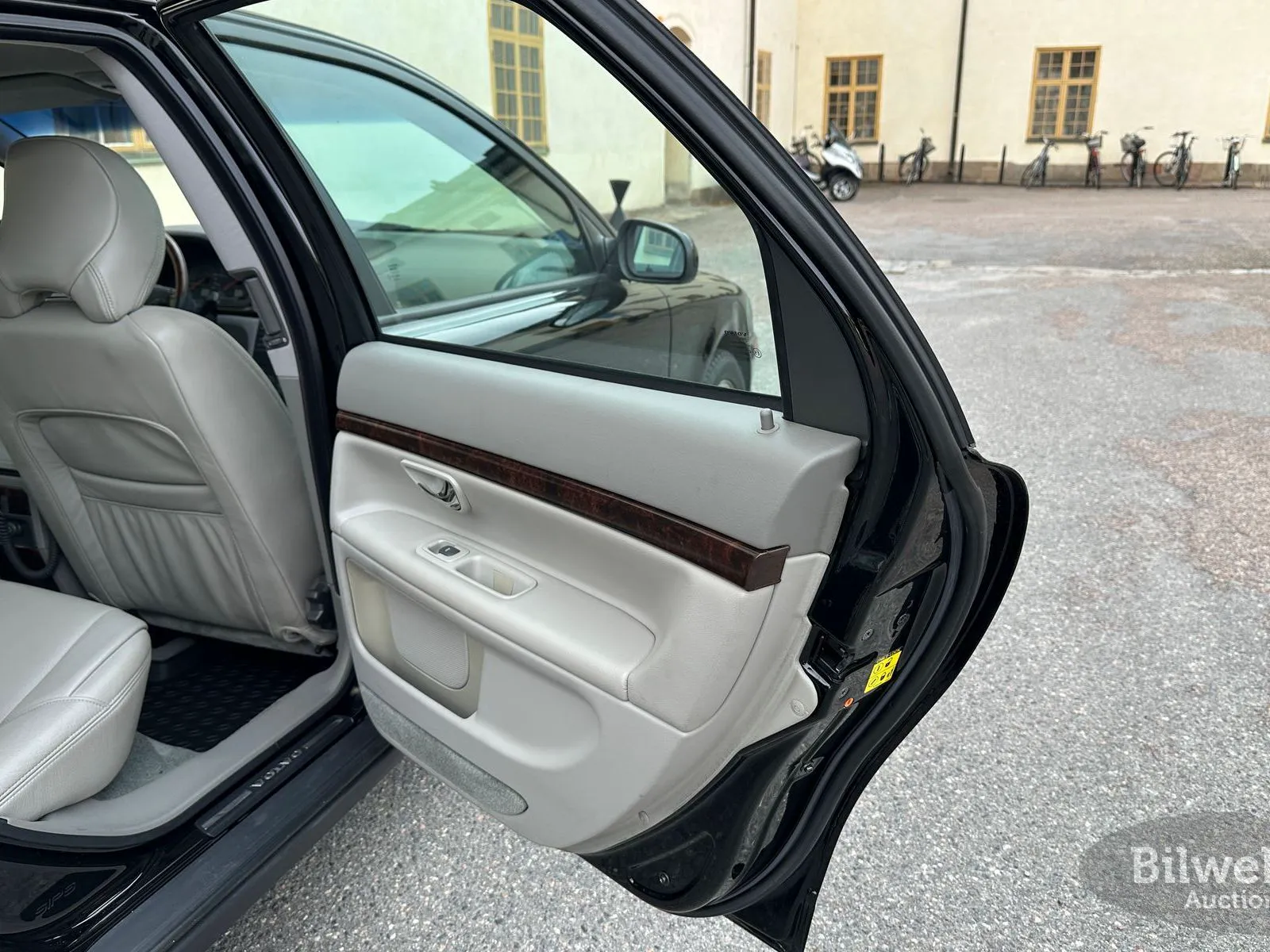 Vehicle image 50