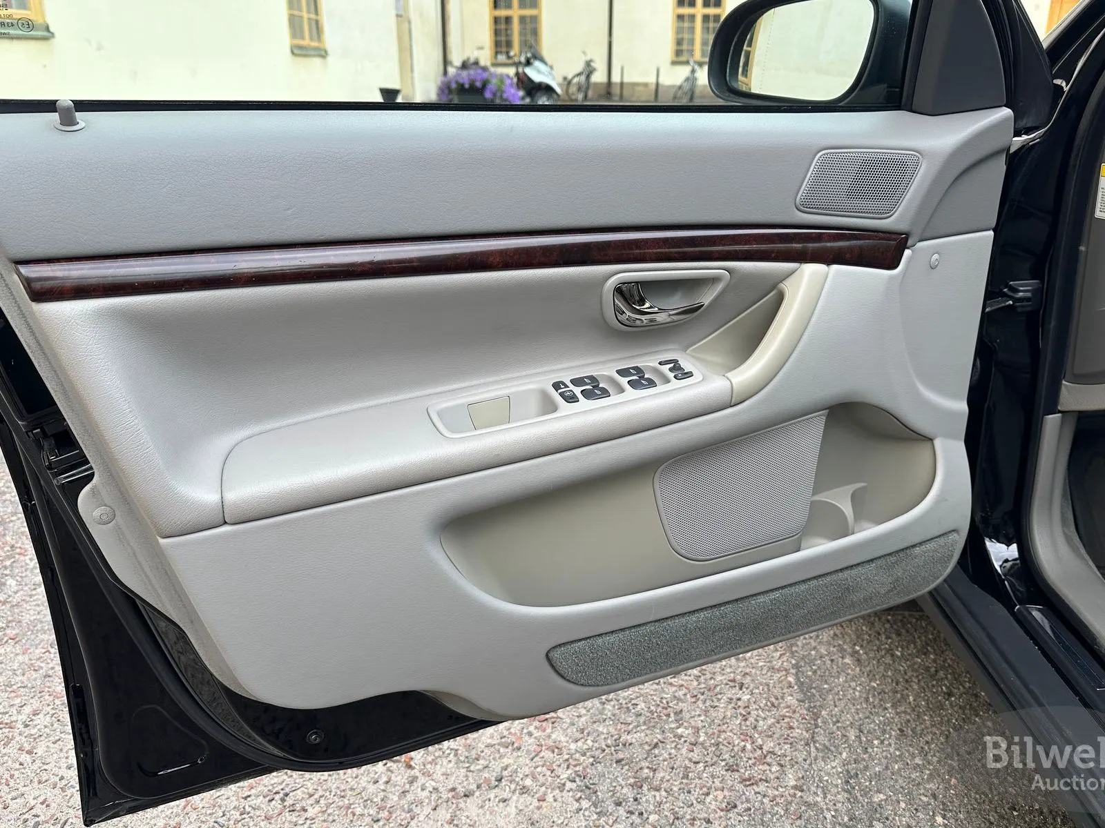 Vehicle image 35