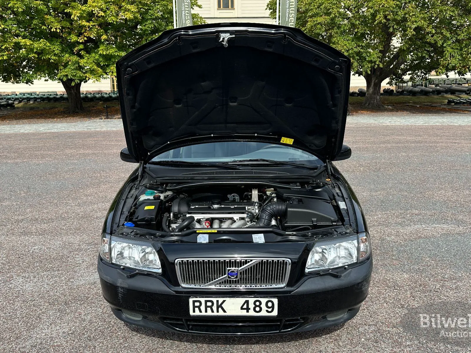 Vehicle image 15