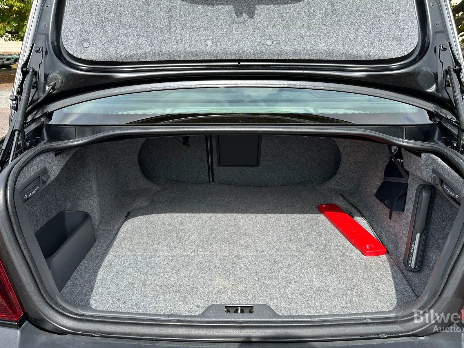 Vehicle image 30