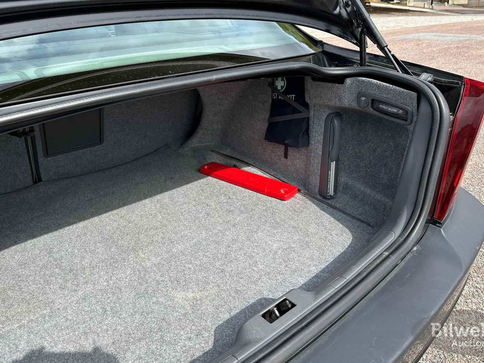 Vehicle image 32