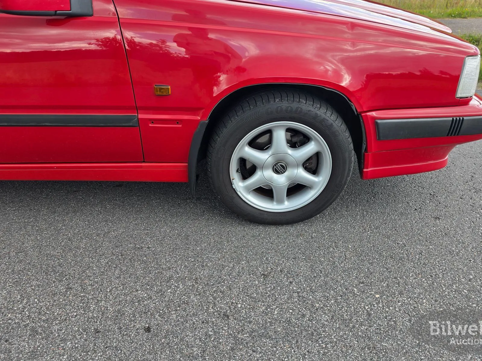 Vehicle image 16