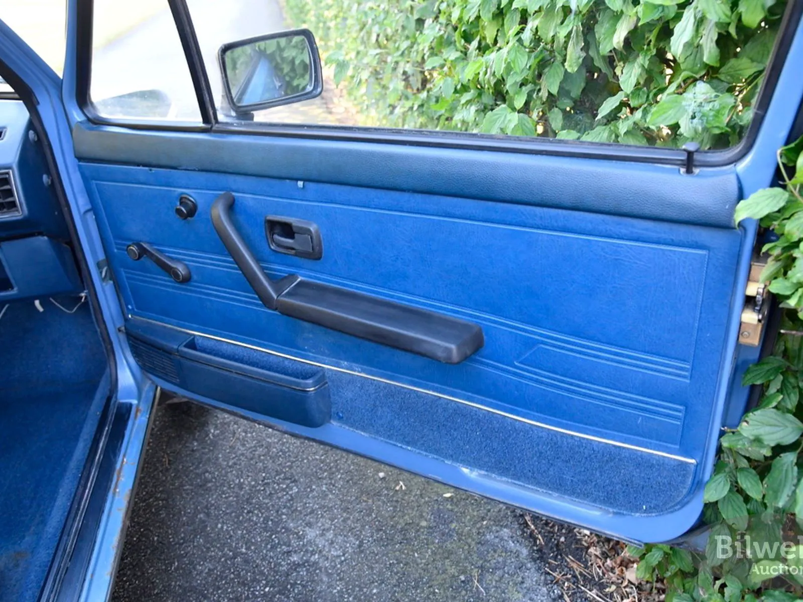 Vehicle image 34