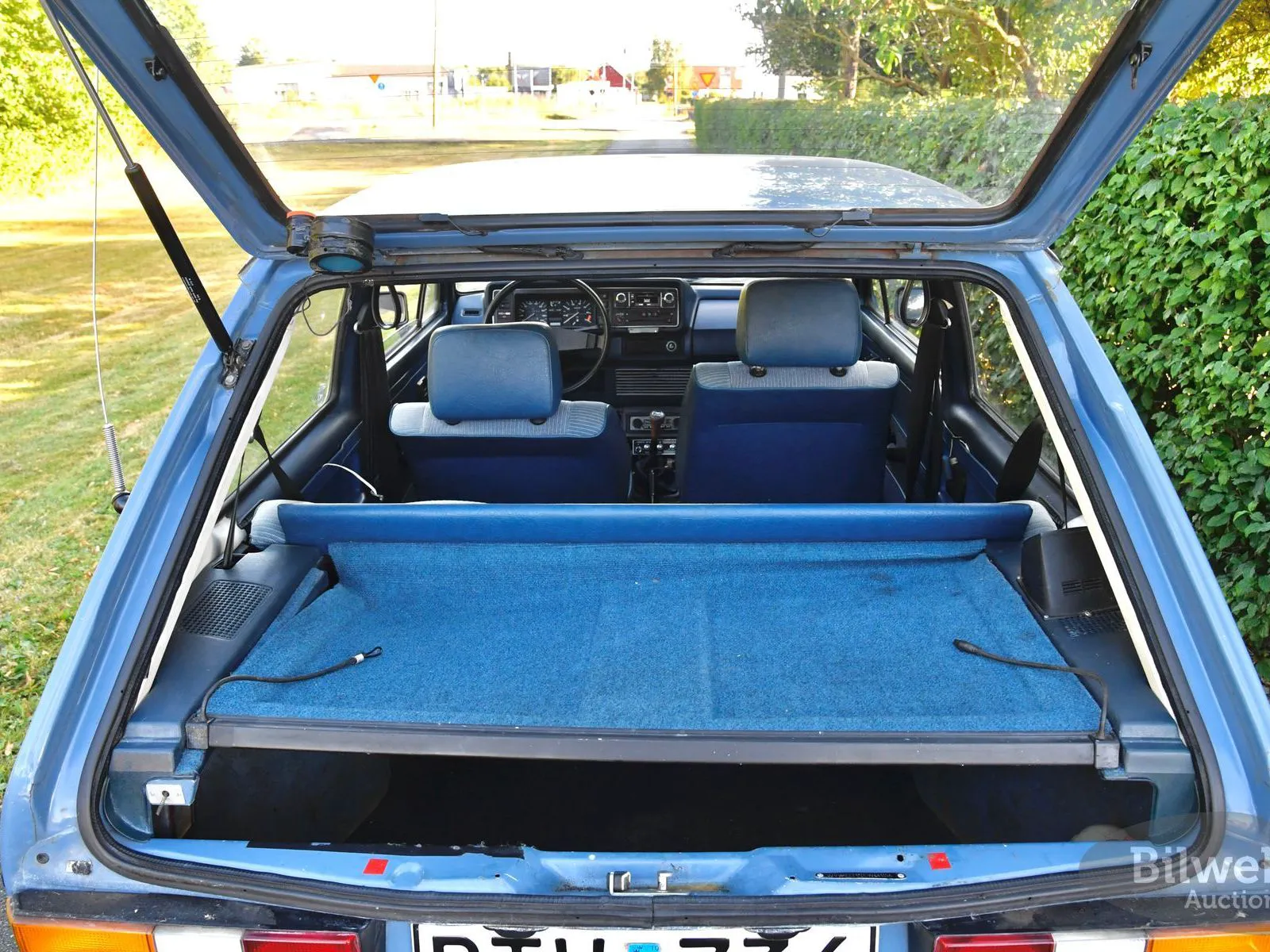 Vehicle image 30