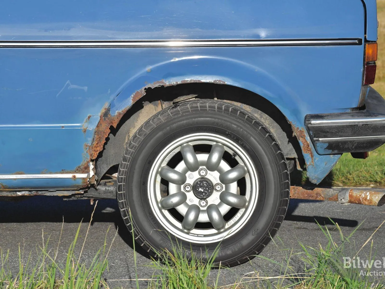 Vehicle image 13