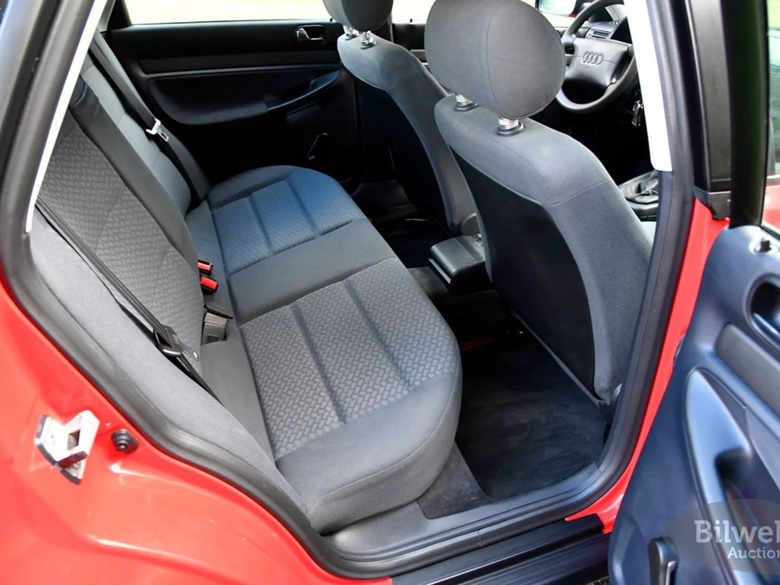 Vehicle image 32