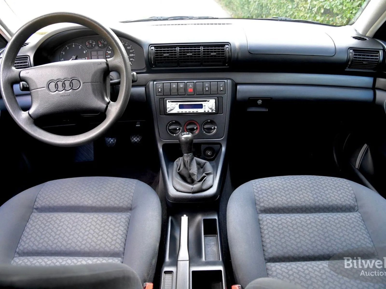 Vehicle image 22
