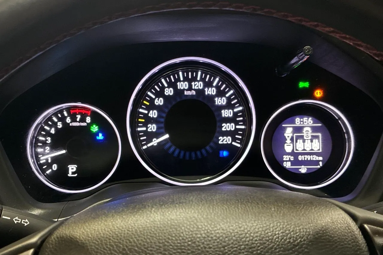 Vehicle image 16