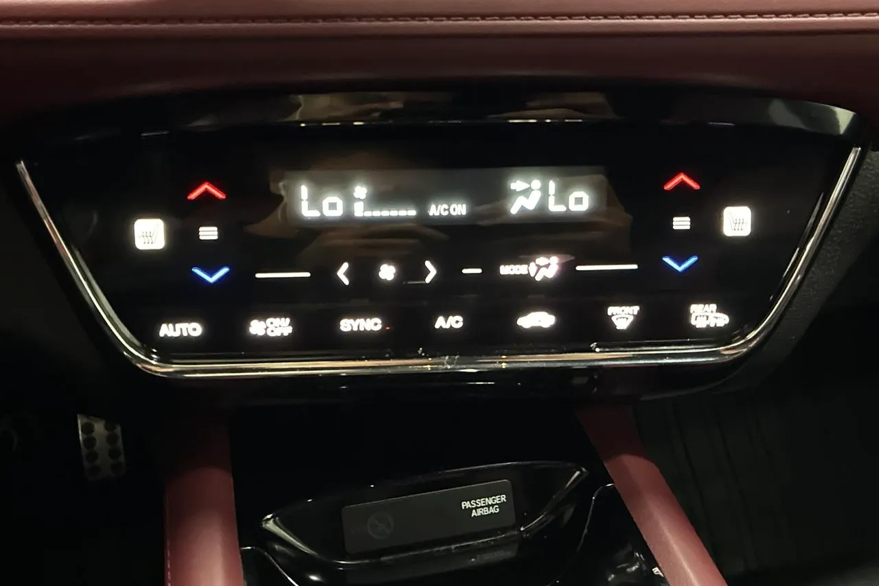 Vehicle image 24