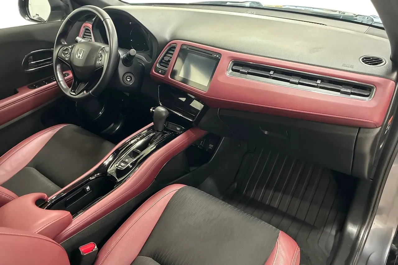 Vehicle image 14